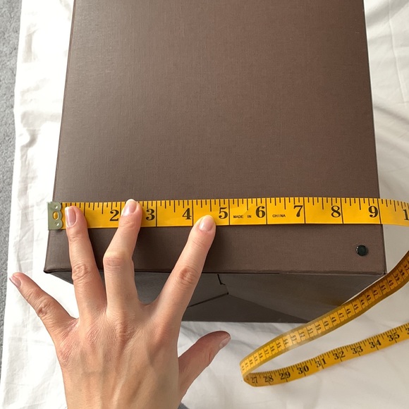 Large Authentic Louis Vuitton gift box, brown, 15.5”x12.5”, 9”width - Picture 6 of 9